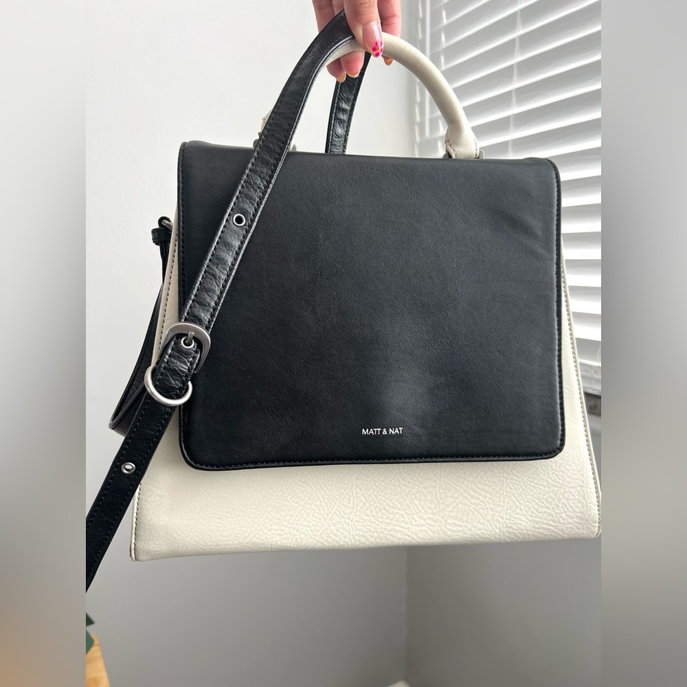 Matt & Nat White Keely Block Handbag Satchel (Preloved)